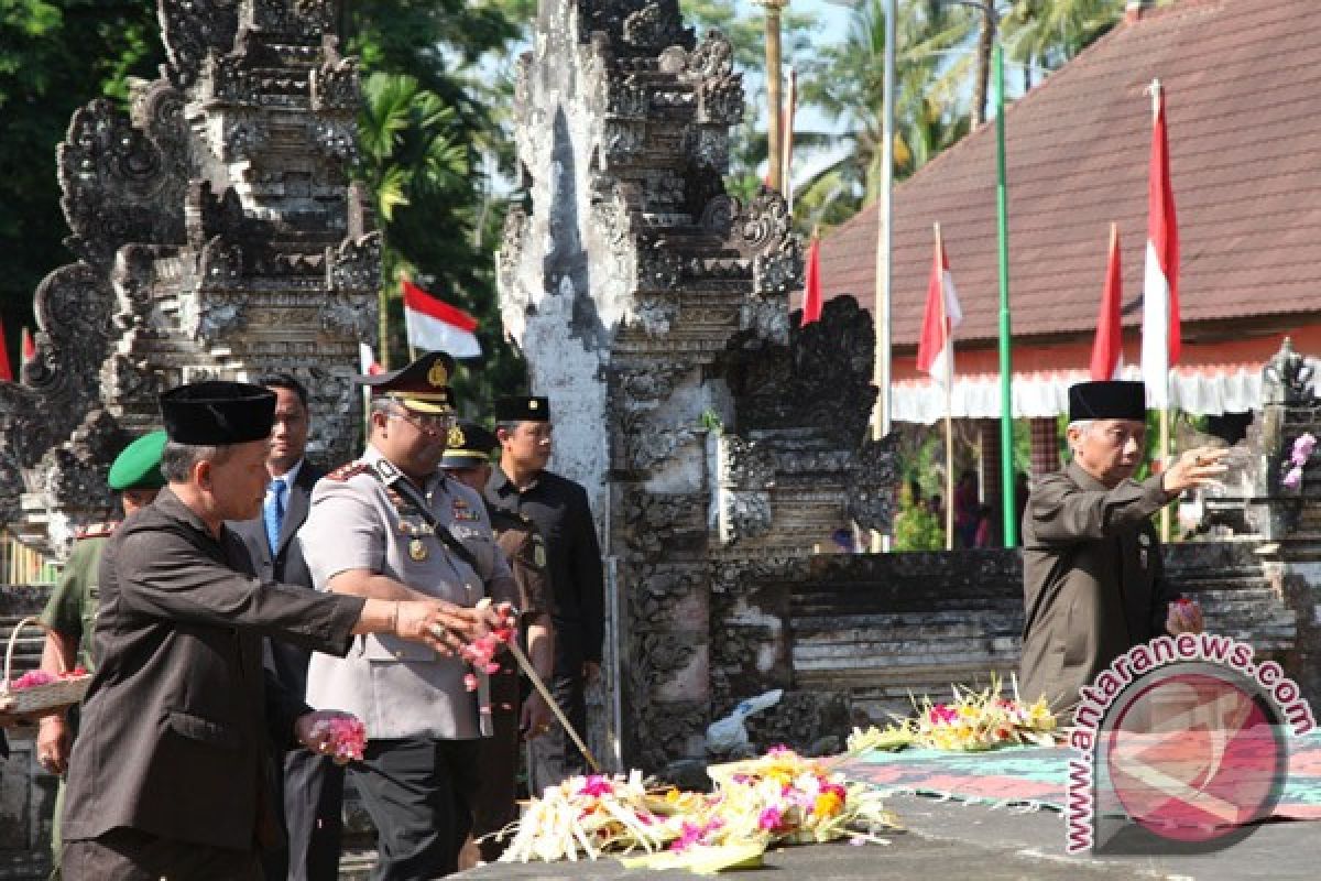 Upacara Peringatan Gugurnya Kapten TNI A. A Gede Anom Mudita