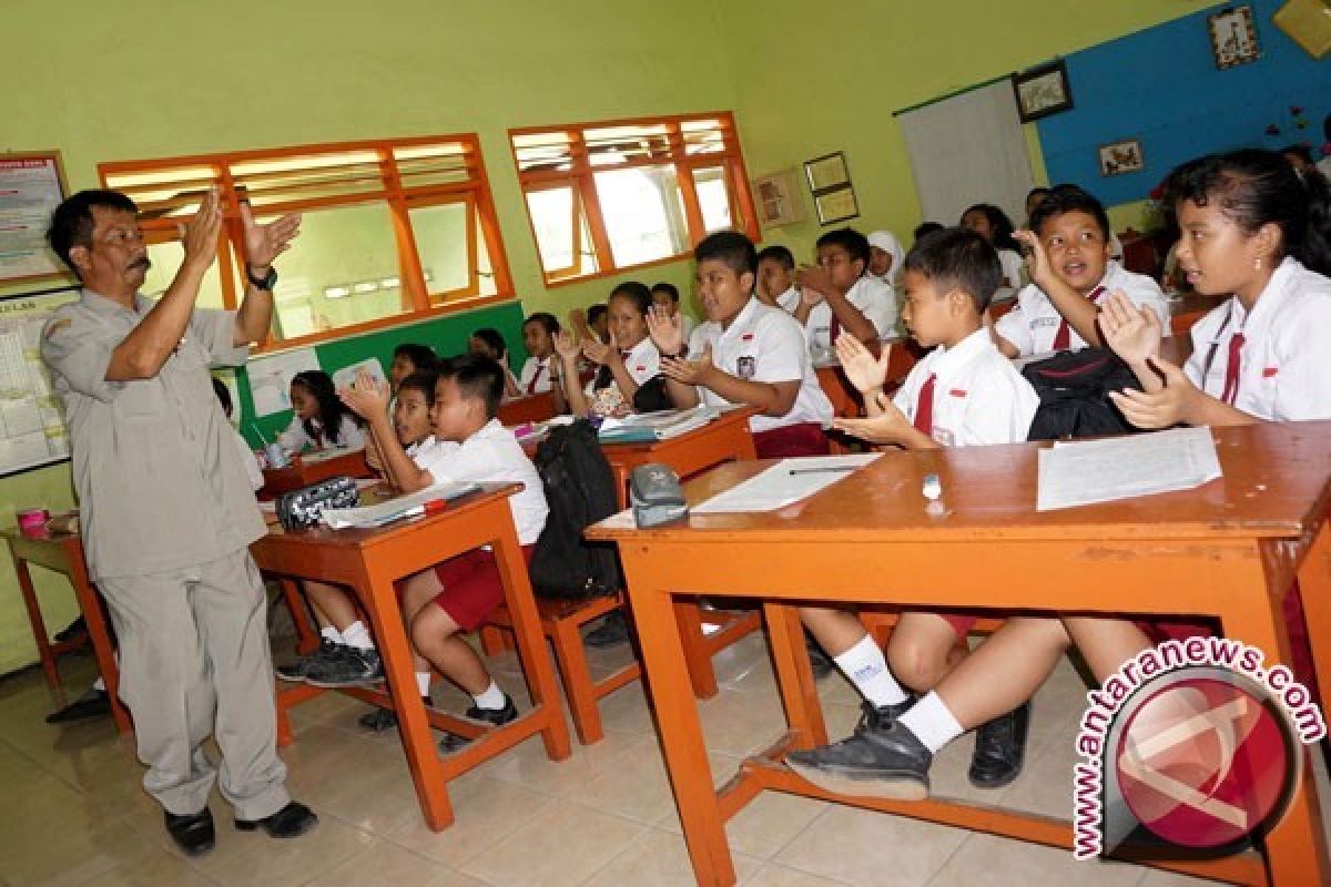 Guru Bangka Tengah Jadi Kepsek di Belanda