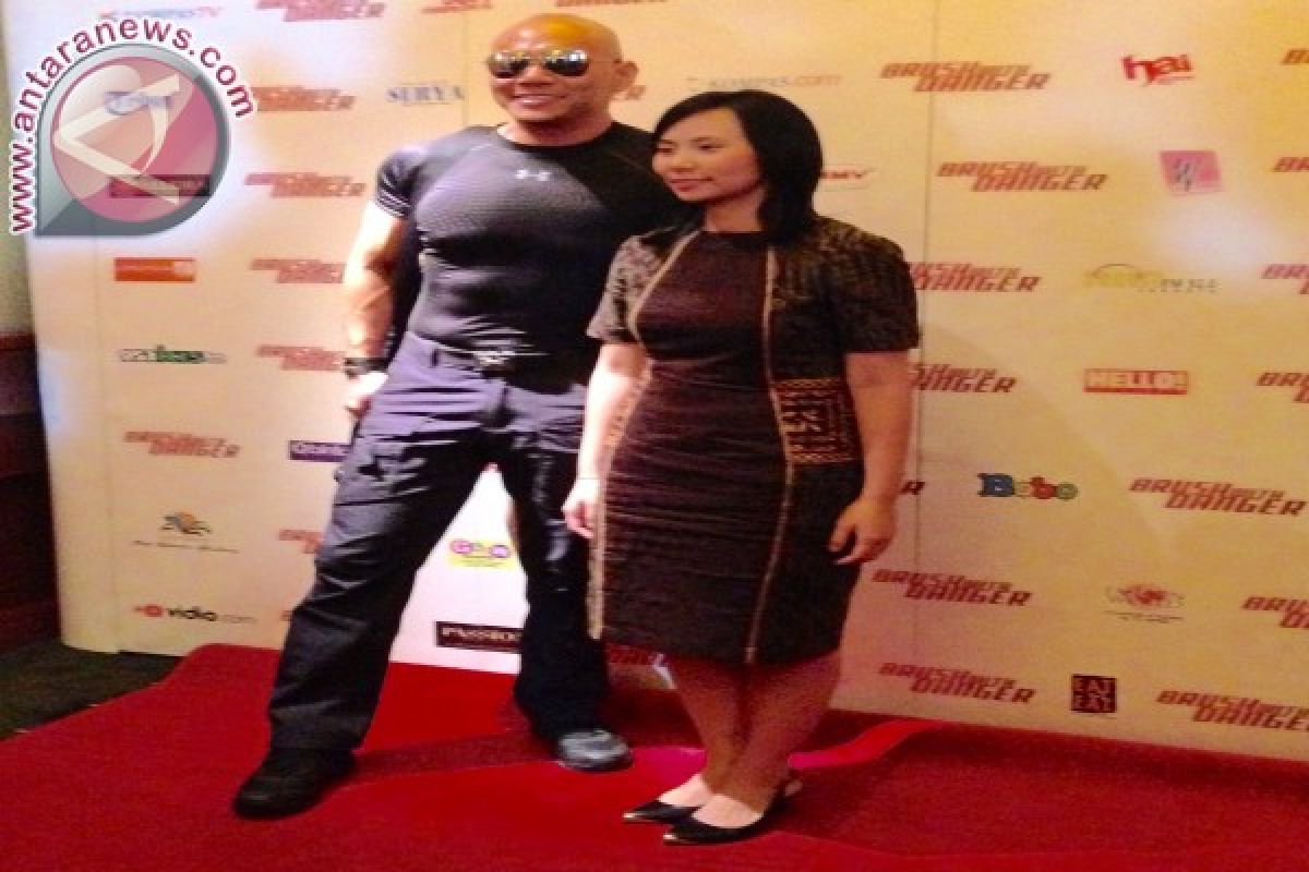 Pertama ke premiere film, Deddy Corbuzier puji "Brush with Danger"