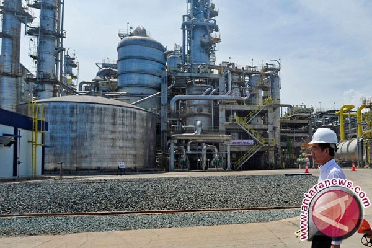 President Jokowi Inaugurates Biggest Fertilizer Plant in SE Asia