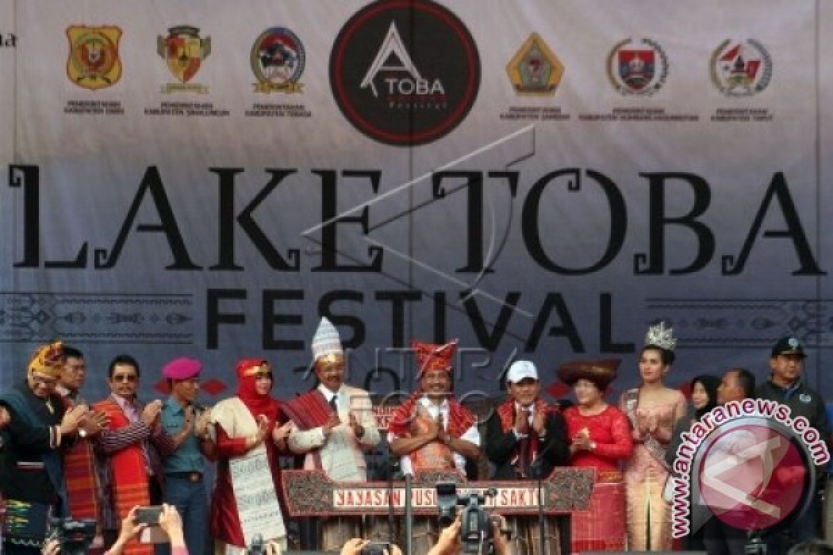 Pembukaan Festival Danau Toba