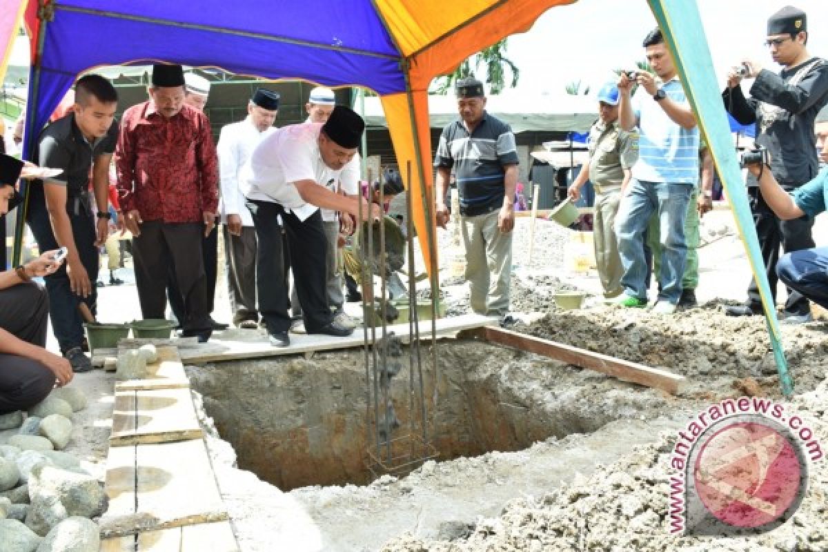 Walikota Tebing Tinggi Letakan Batu Pertama Pembangunan Masjid