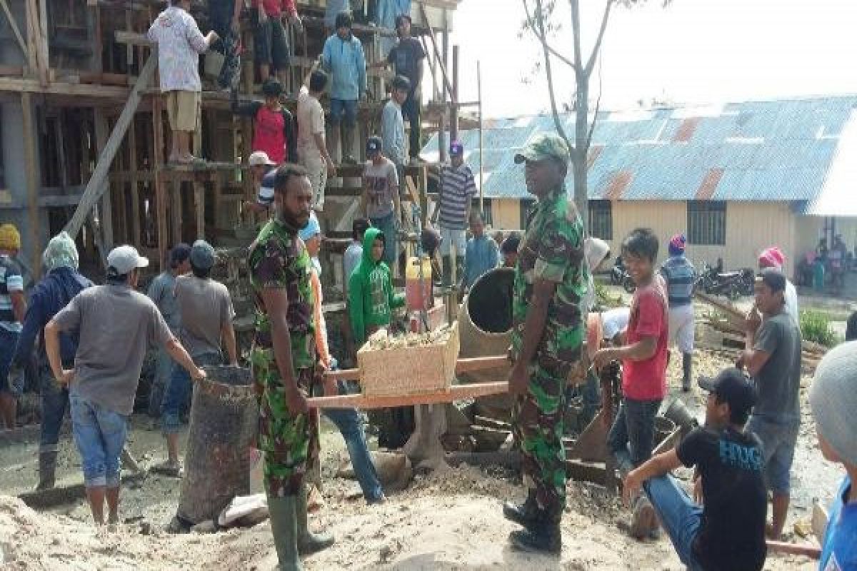 Koramil Wagete ikut membangun Gereja GKI Yudea