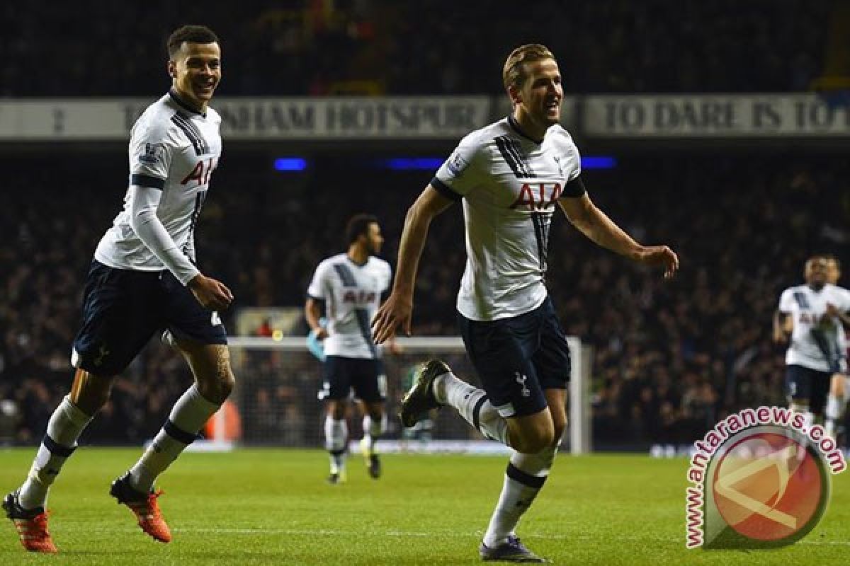 Kane Bantu Tottenham Pangkas Keunggulan Chelsea