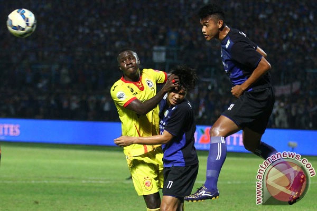 Arema menang 2-0 atas Sriwijaya FC