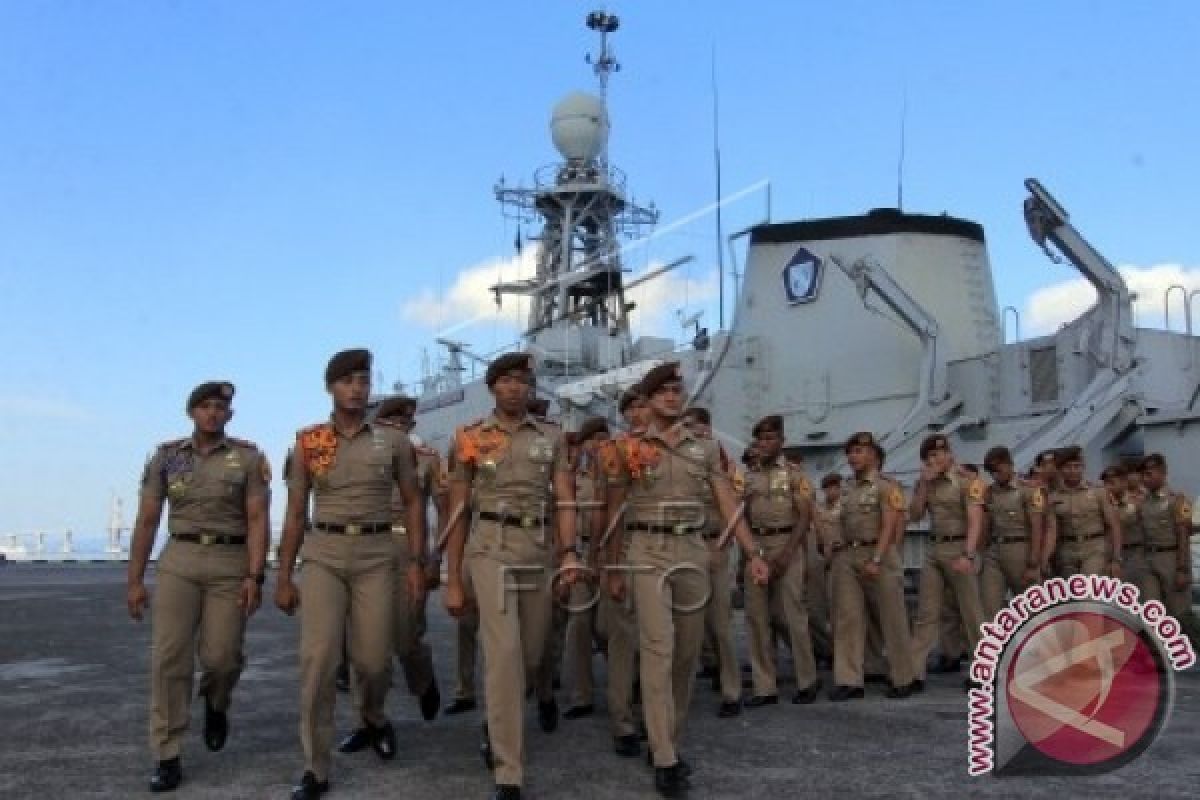 90 Taruna AAL Kunjungi Kota Balikpapan