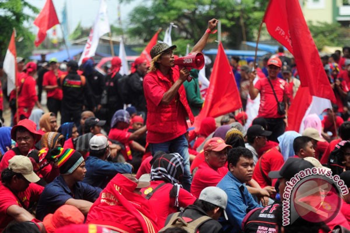 Unjuk rasa di Kawasan Industri Pulogadung aman