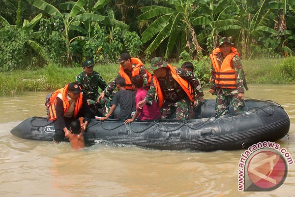 DAS Ciujung meluap, ratusan warga Rangkasbitung mengungsi