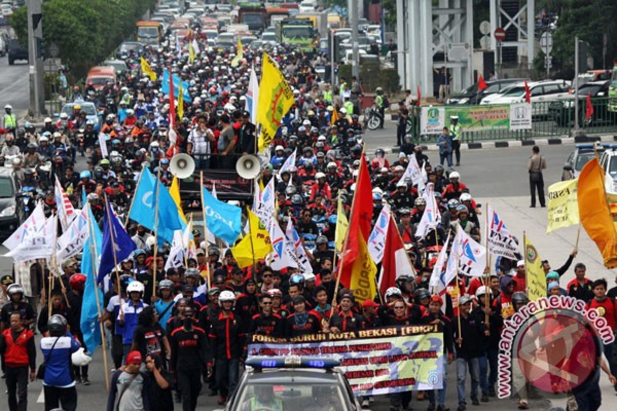 Mogok nasional hari pertama Bekasi kondusif