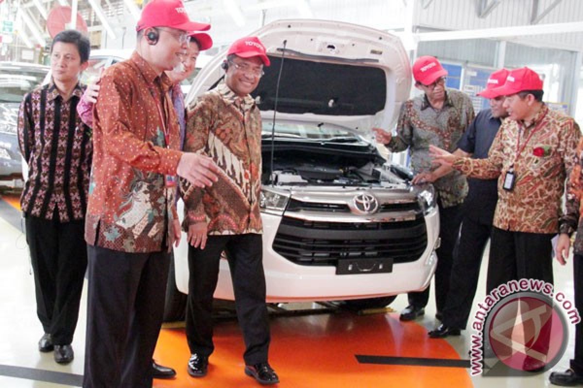 Harga Toyota naik sekitar 1 persen