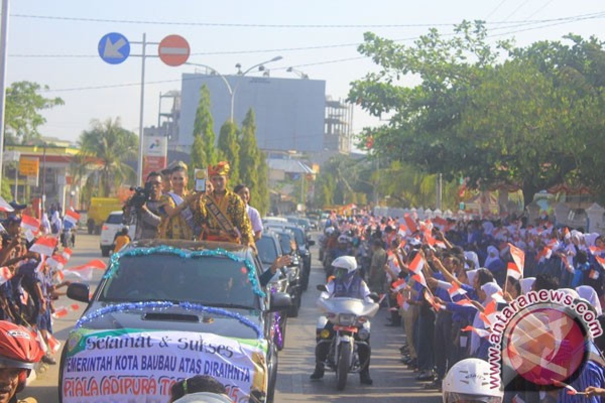 Piala Adipura Diarak Keliling Kota Baubau