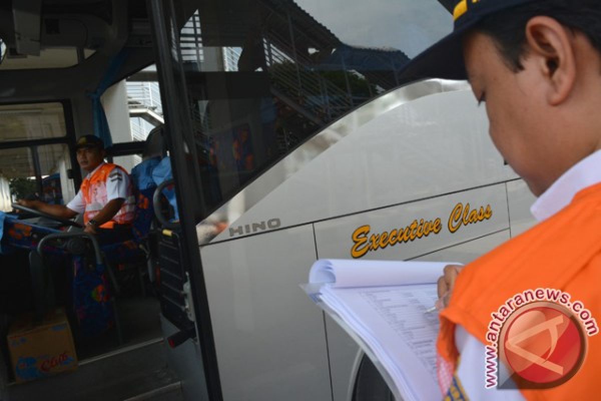 Kemenhub Wajibkan Sopir Bus Jatim Tes Urine