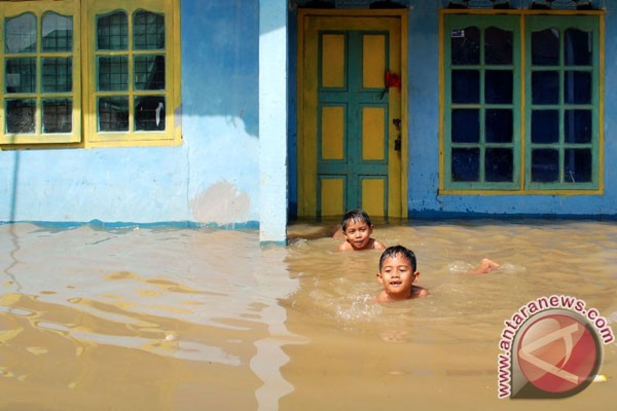Dua permukiman warga Bekasi terendam banjir semeter