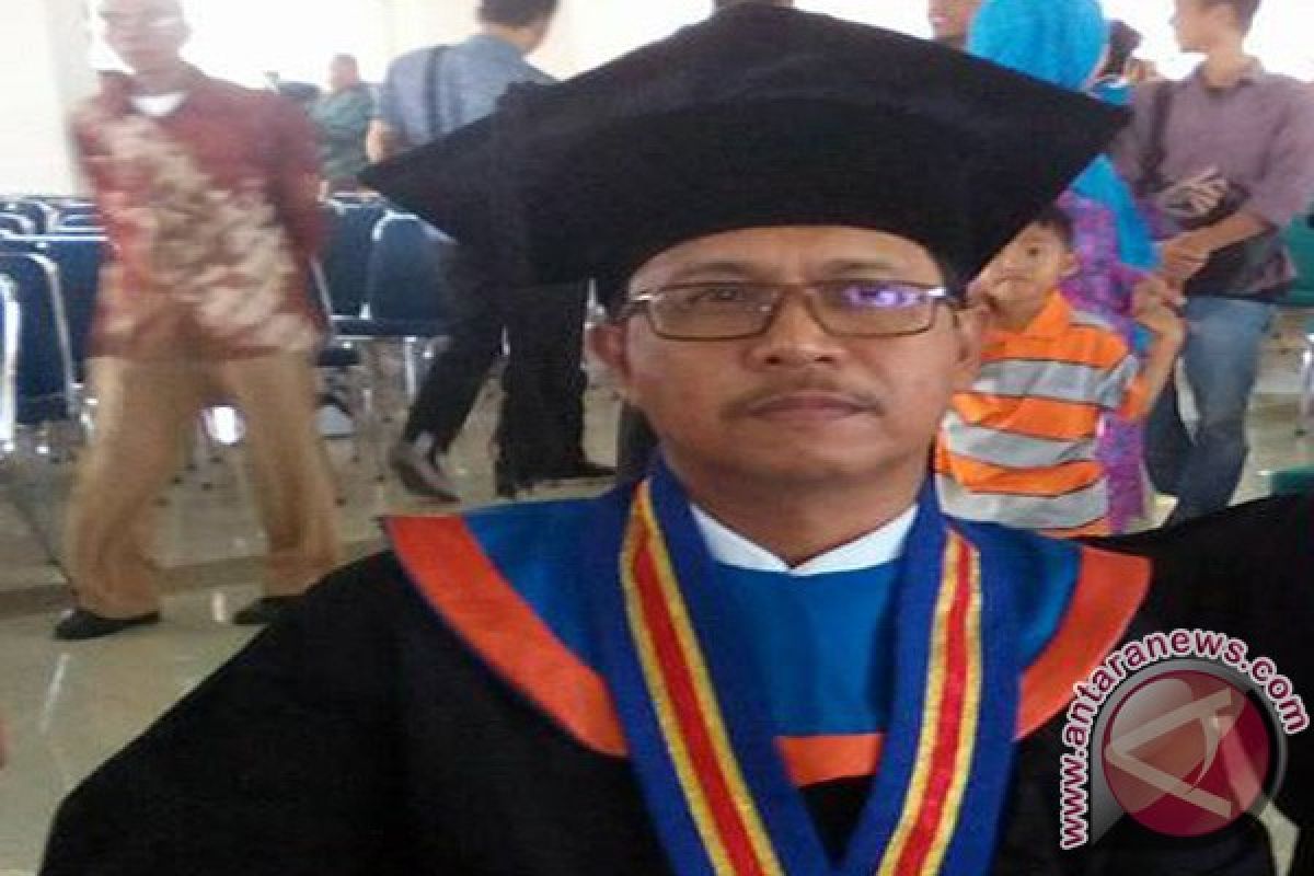 Dosen Unisa Palu Wisudawan Terbaik UNM Makassar 