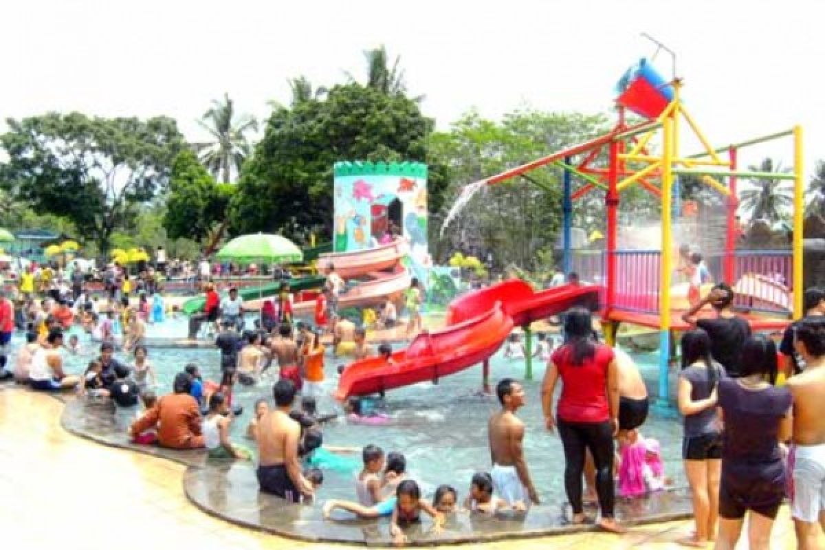 Pengunjung Pikatan Water Park Lebihi Target
