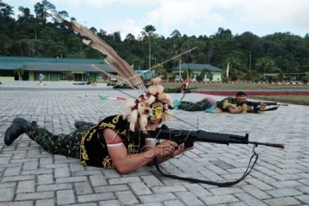 390 Prajurit Kodim 1202/SKW Latihan Menembak