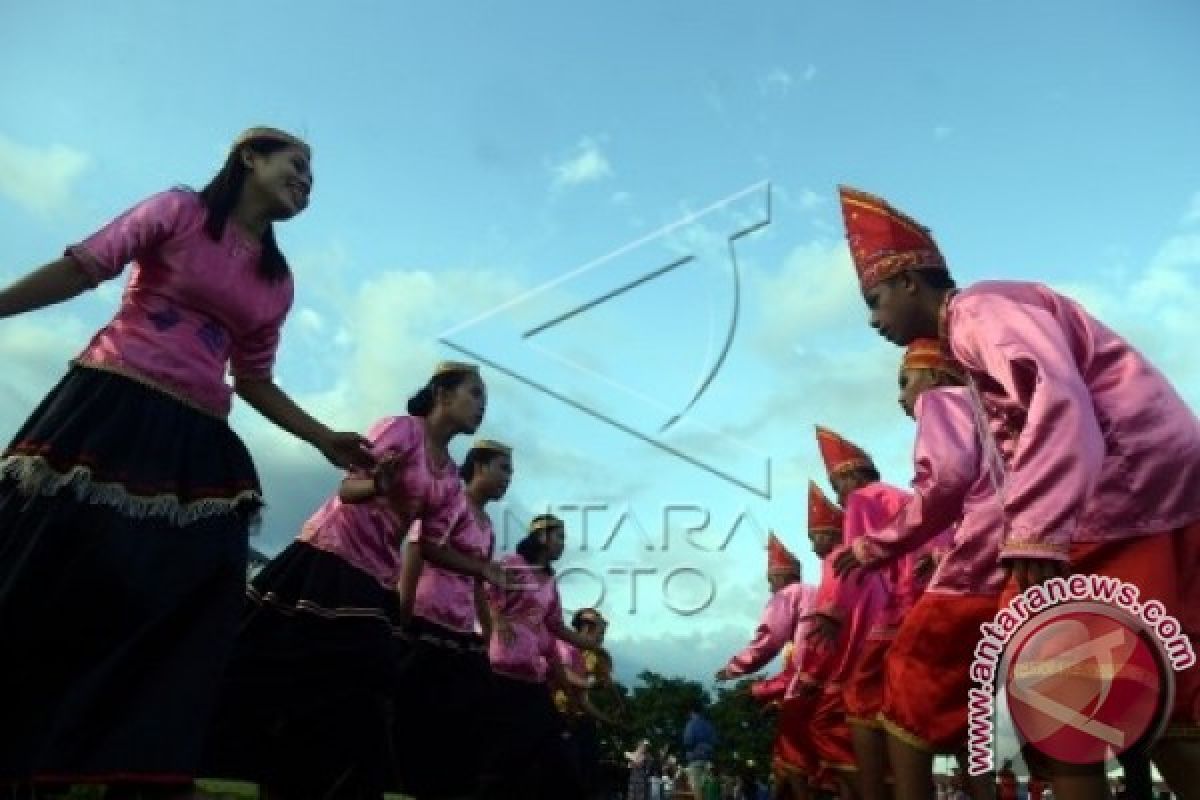 1.000 peserta parade ramaikan Festival Danau Matano 