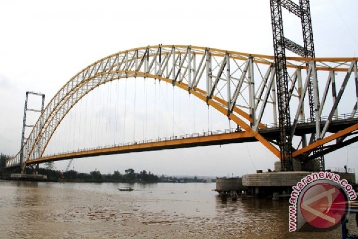 Kementerian PUPR Lakukan Uji Beban Jembatan Kartanegara  