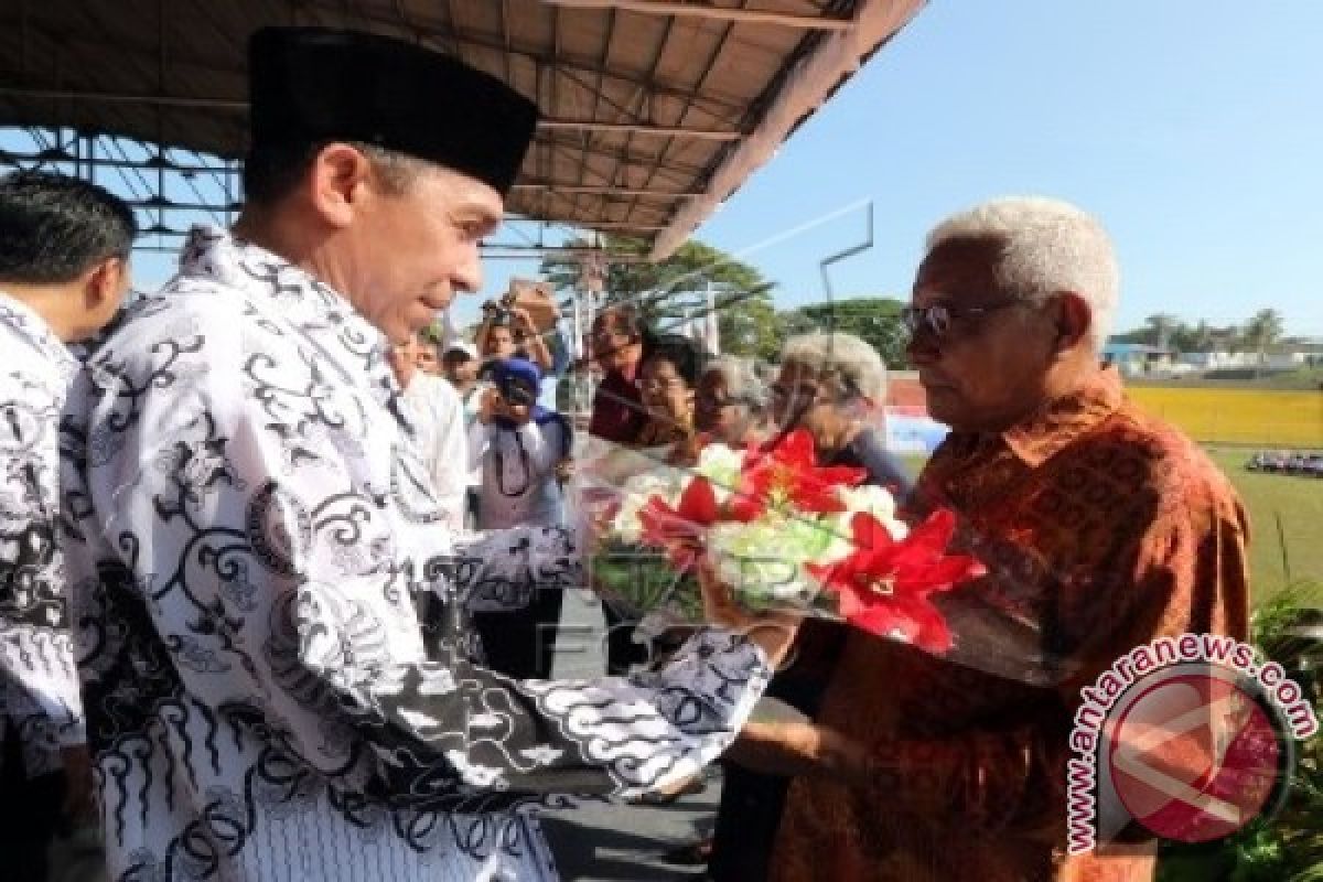 Gubernur Maluku Bernostalgia di Peringatan PGRI