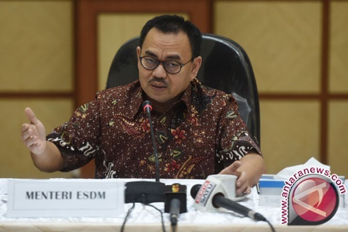 Menteri ESDM: Harga BBM Turun Januari 2016