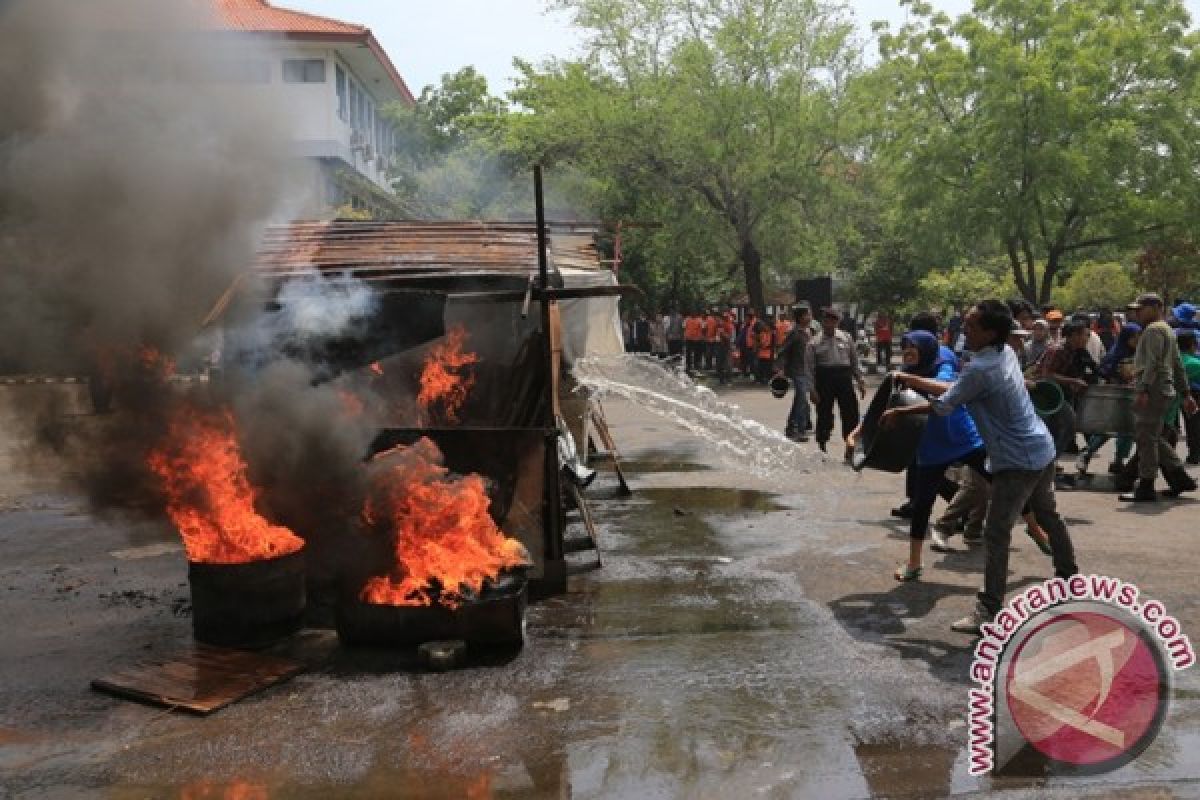 Satlak PB Surabaya Gelar Simulasi Hadapi Bencana