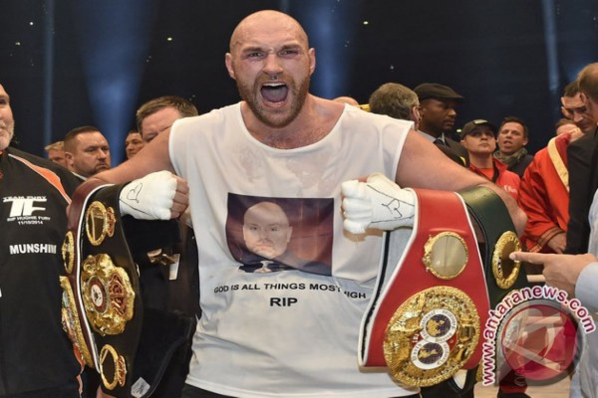 Kalahkan Klitschko, Tyson Fury Juara Dunia Baru