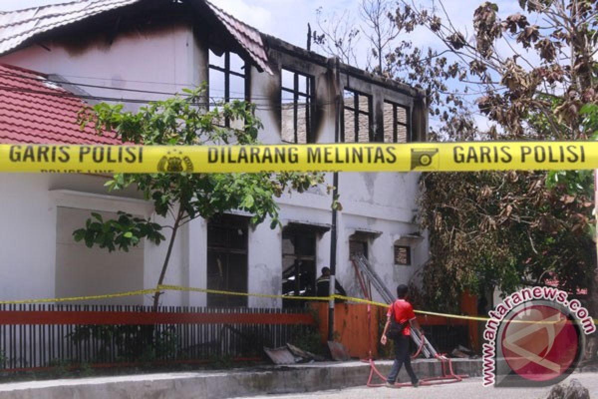 Gedung KPU Kalimantan Tengah terbakar