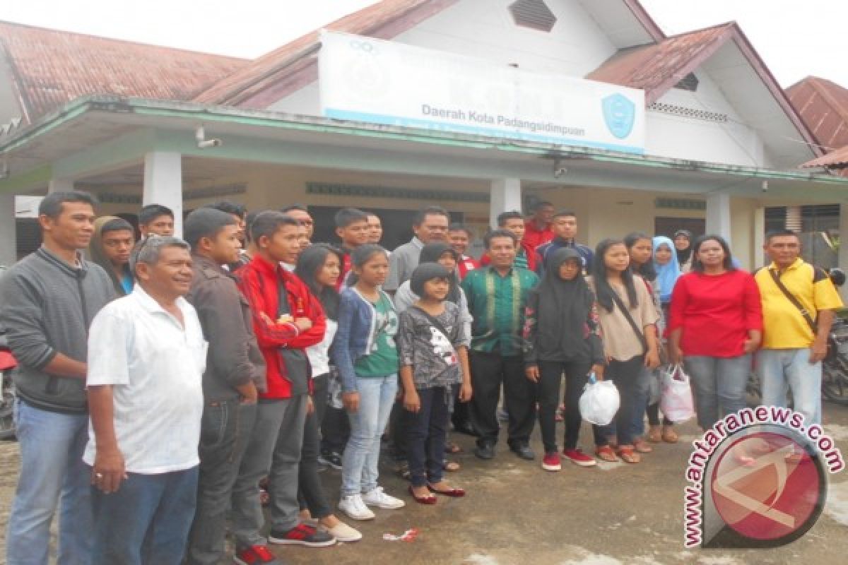 Walikota Berangkatkan Tim Bola Voli Kota Padangsidimpuan