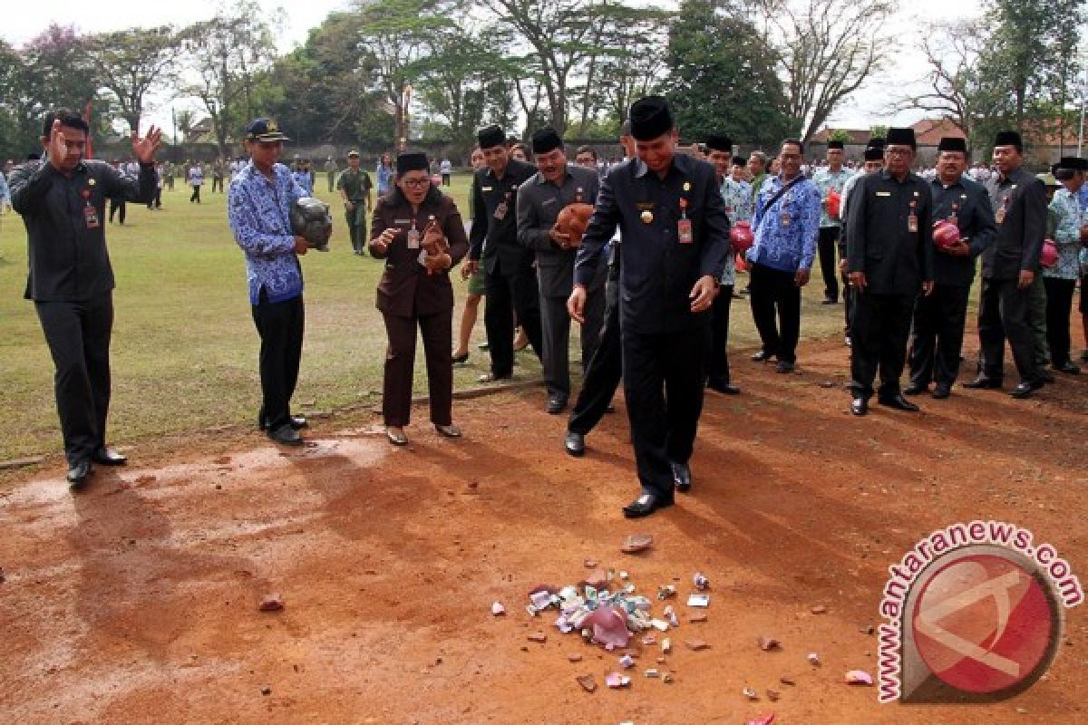 Pemecahan Celengan Semarakkan HUT Kota Tabanan