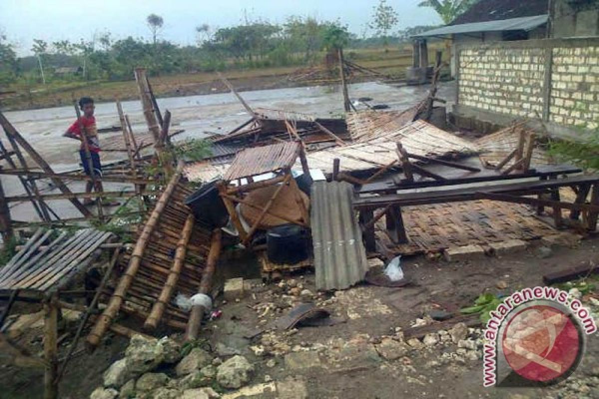 BPBD Bojonegoro Segera Kirim Bantuan Korban Angin Kencang