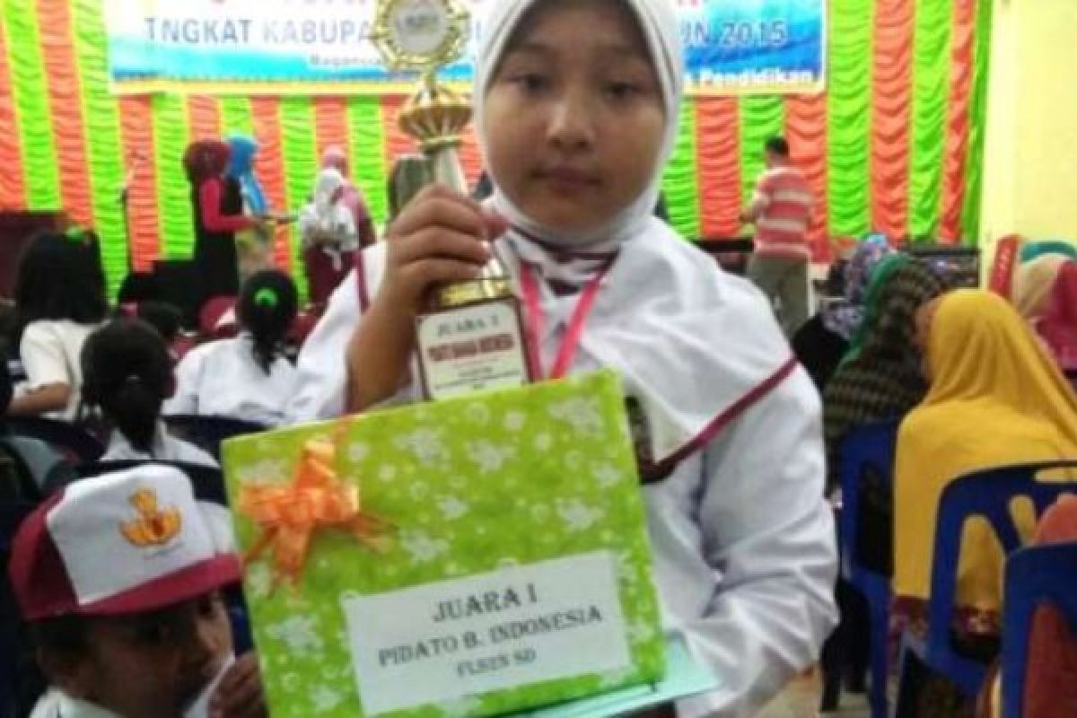 Syalwa Kheny Nabila Juara I Lomba Pidato se Rohil