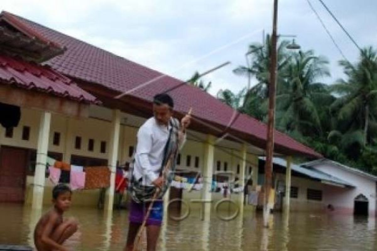 Ratusan Rumah Warga Kuansing Terendam Banjir