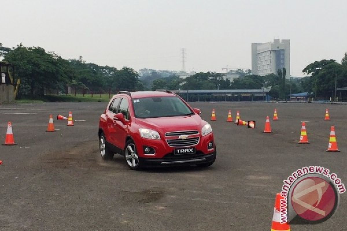 Menjajal Chevrolet Trax di sirkuit balap