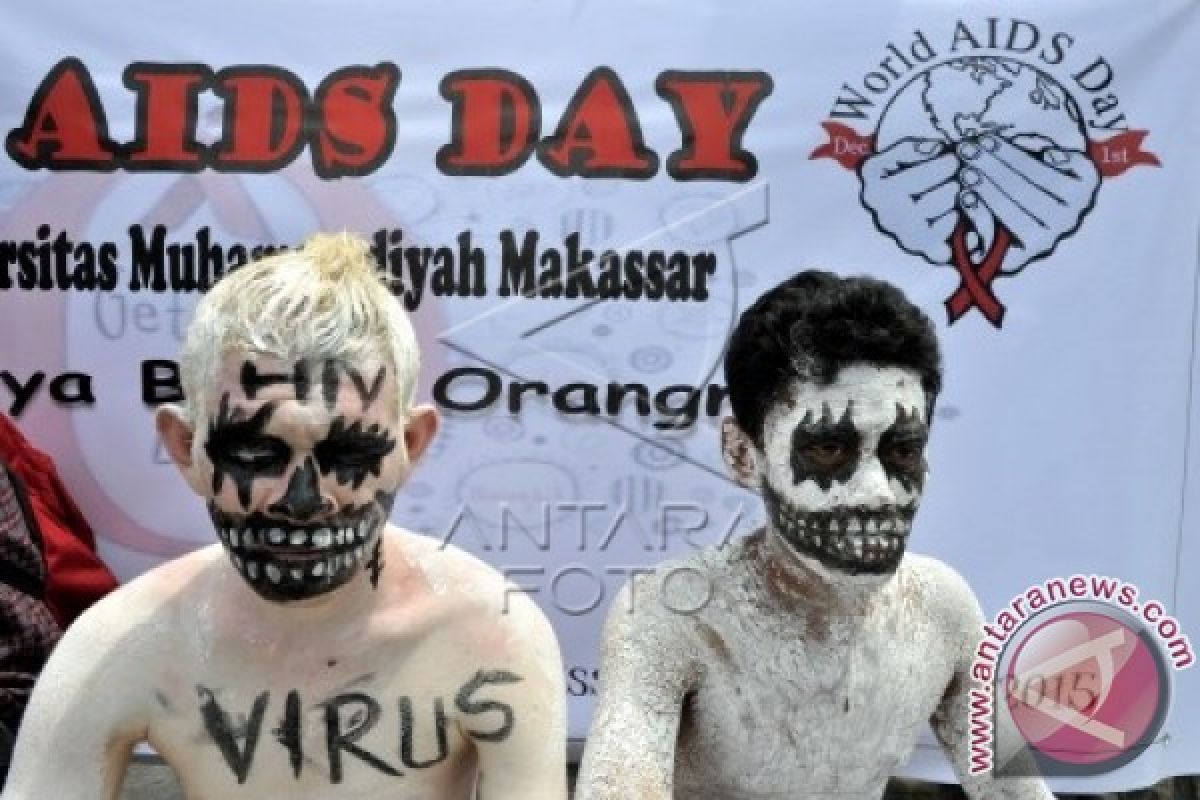 Mahasiswa Unismuh Makassar teatrikal peringati hari AIDS