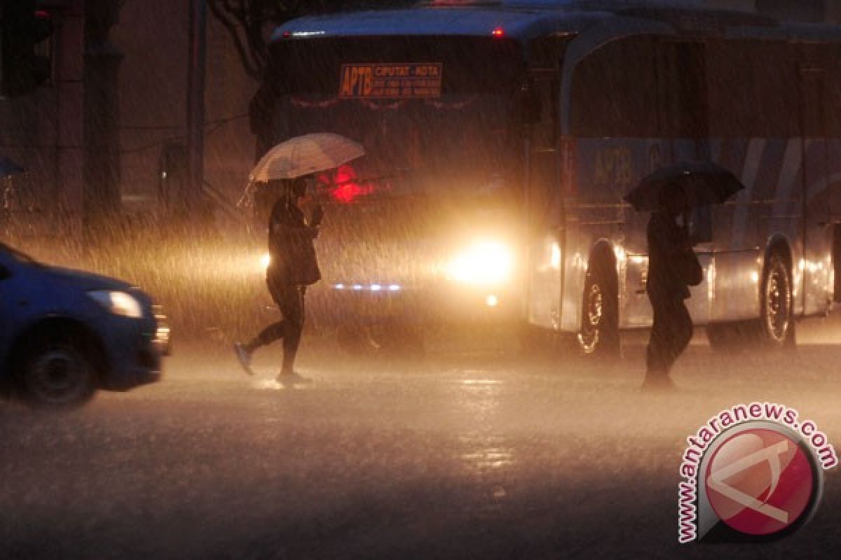 Hujan berangin kencang akan guyur sebagian Jabodetabek