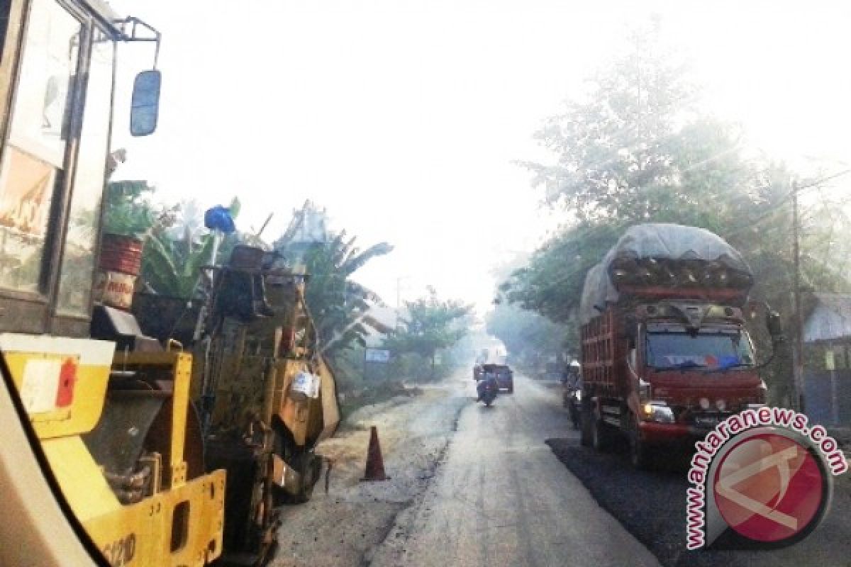 Kerusakan Jalan Trans-Kalimantan di Penajam Mencapai 104 Titik