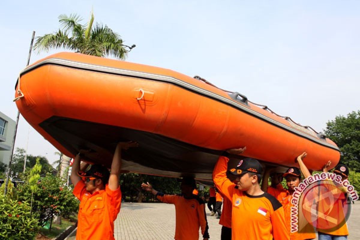 Petugas gabungan Bekasi antisipasi banjir