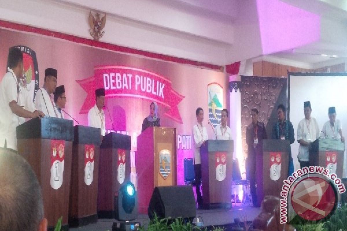 Debat Publik Kotabaru Tidak Dihadiri Satu Cabup