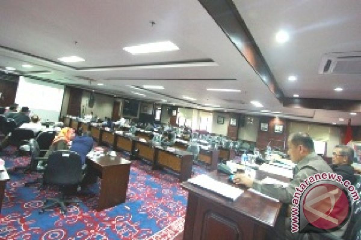 Sejumlah Anggota Dewan Tolak Pembangunan Trans Studio 