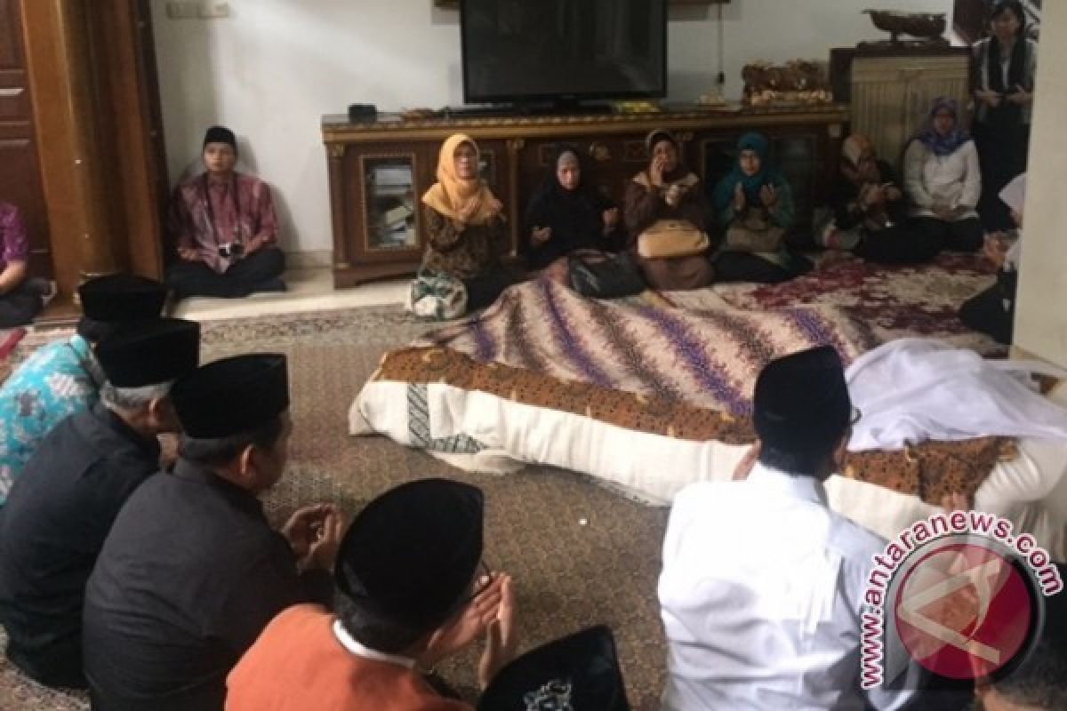 Khofifah: Slamet Effendy Yusuf Punya Penyakit Jantung