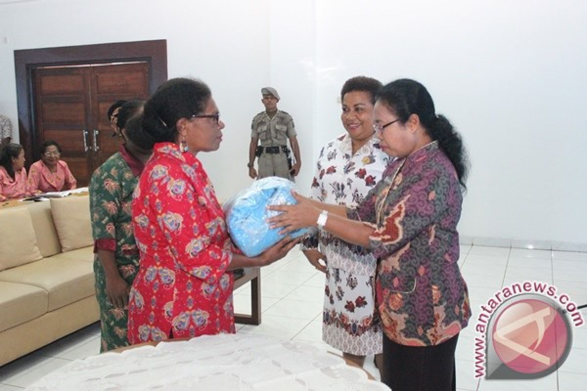 Pemprov Papua bagi 1200 seragam organisasi bagi perempuan 