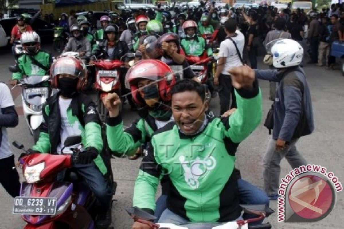 DEMO PENGEMUDI GOJEK MAKASSAR