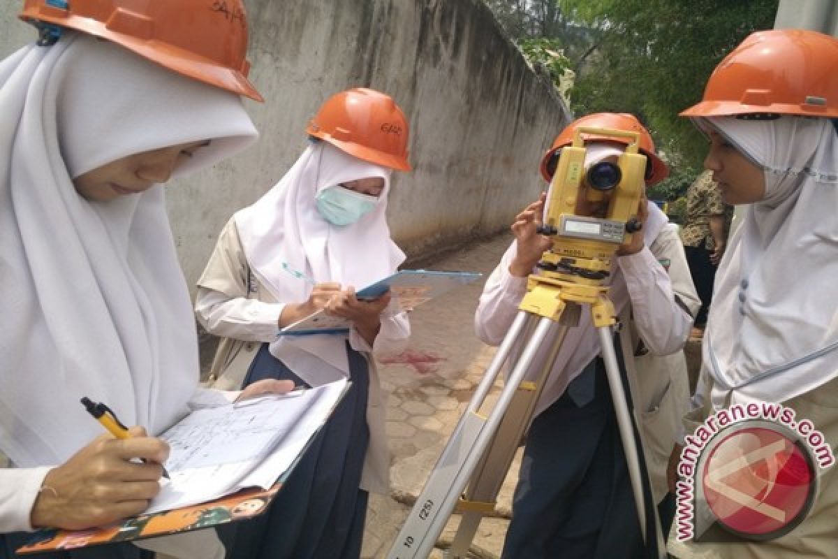 Menggalang kekuatan di ujung waktu