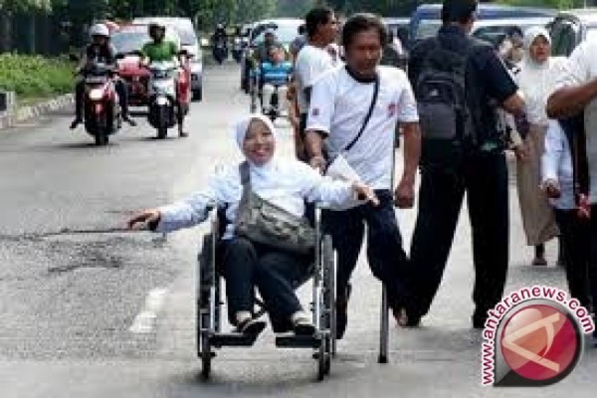 Penyandang disabilitas Jambi ikuti jalan santai