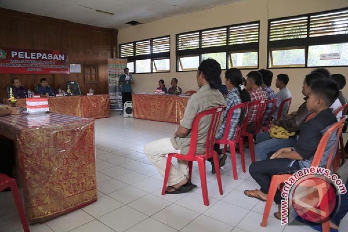 Sepuluh KK Transmigran Tabanan Menuju Buton 