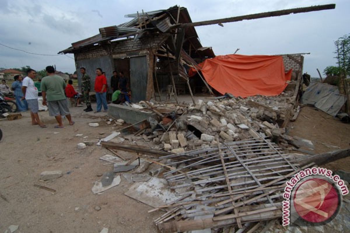 Angin kencang rusak lima bangunan di Pamekasan-Madura