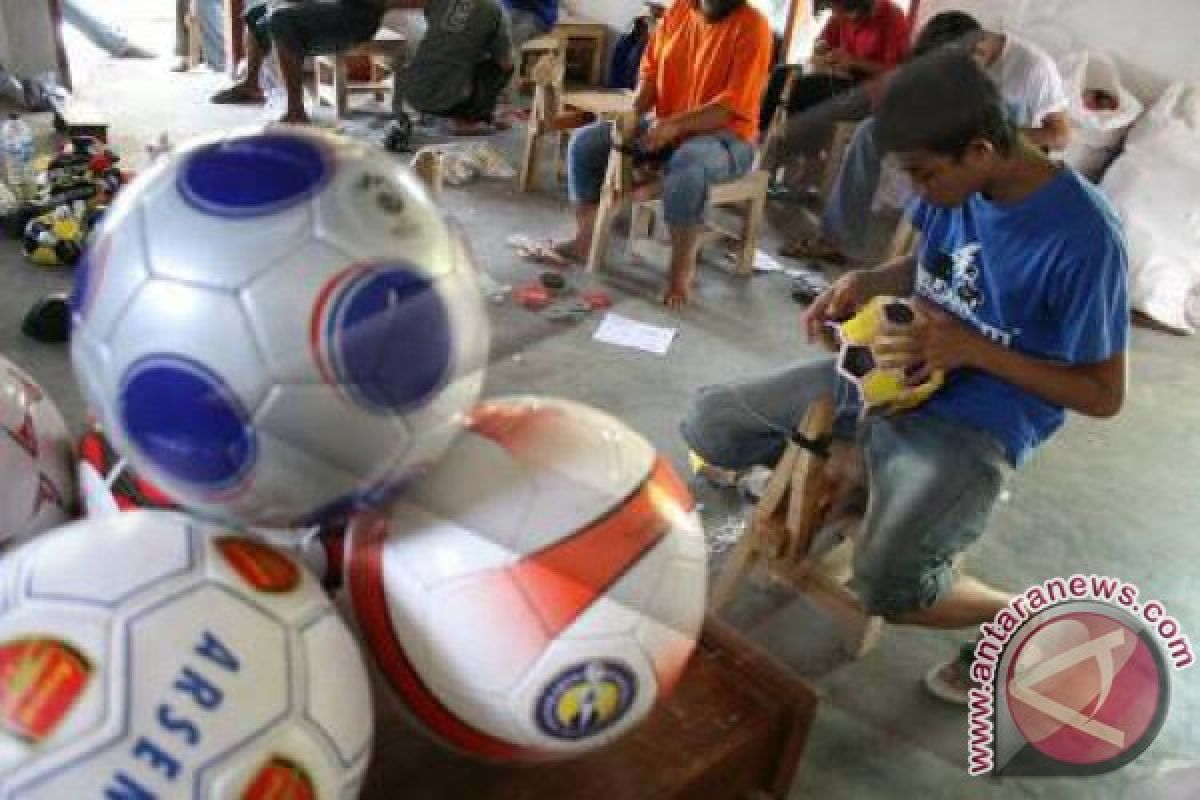 Kerajinan Bola Sukabumi Sudah Mendunia 