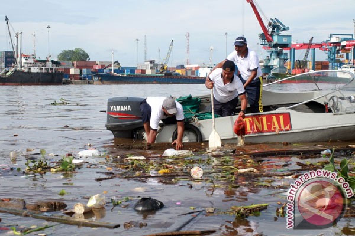 Jangan lagi buang sampah di laut