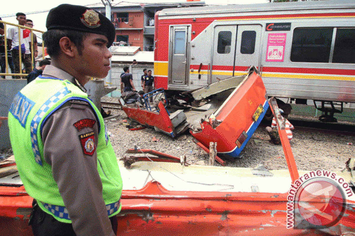 Ciri-ciri korban tabrakan KRL-metromini yang belum dikenali
