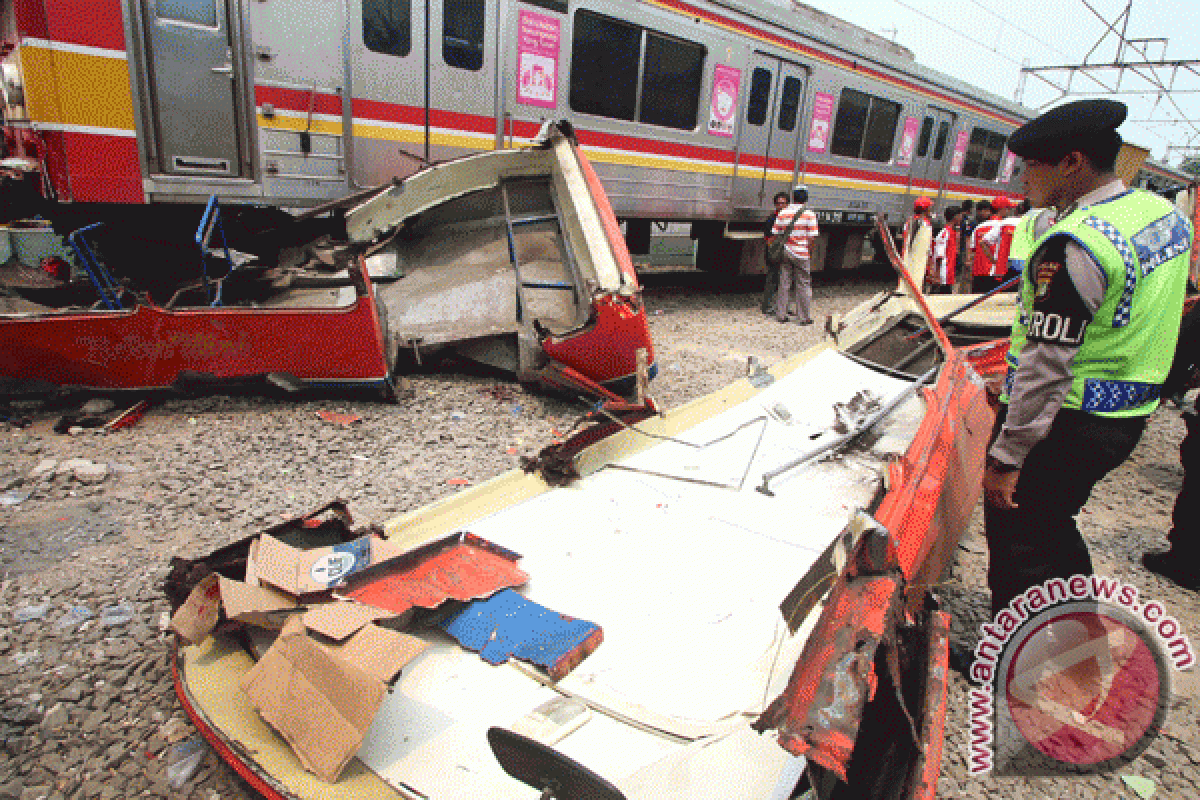 Kecelakaan di Angke, bukti buruknya transportasi umum